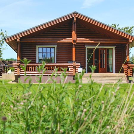 Tomatin - Luxury Two Bedroom Log Cabin With Hot Tub Berwick Upon Tweed Extérieur photo