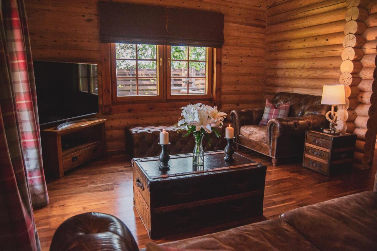 Tomatin - Luxury Two Bedroom Log Cabin With Hot Tub Berwick Upon Tweed Extérieur photo