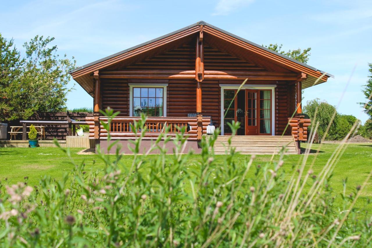 Tomatin - Luxury Two Bedroom Log Cabin With Hot Tub Berwick Upon Tweed Extérieur photo